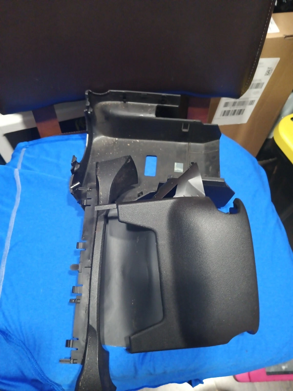 2013 BIUCK VERANO STERRING COLUMN COVER UPPER & LOWER - Image 4