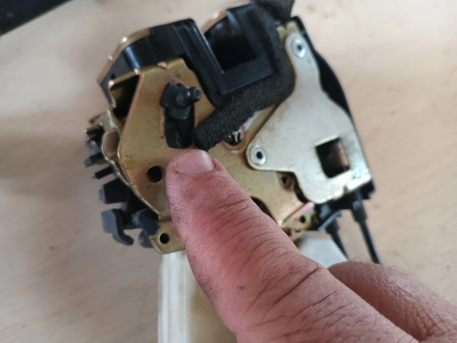 2006 NISSAN ALTIMA LH REAR DOOR LATCH WITH ACTUATOR