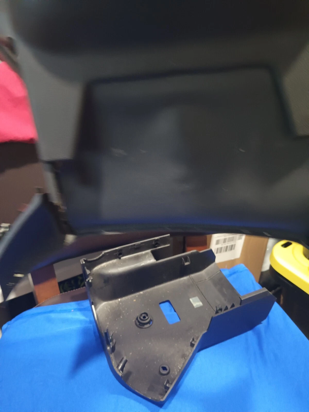 2013 BIUCK VERANO STERRING COLUMN COVER UPPER & LOWER - Image 7